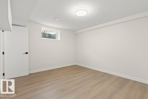 3043 142 Avenue, Edmonton, AB - Indoor Photo Showing Other Room