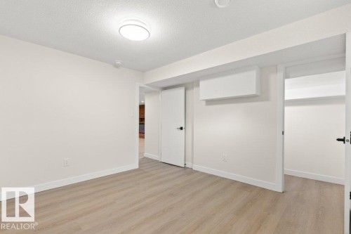 3043 142 Avenue, Edmonton, AB - Indoor Photo Showing Other Room
