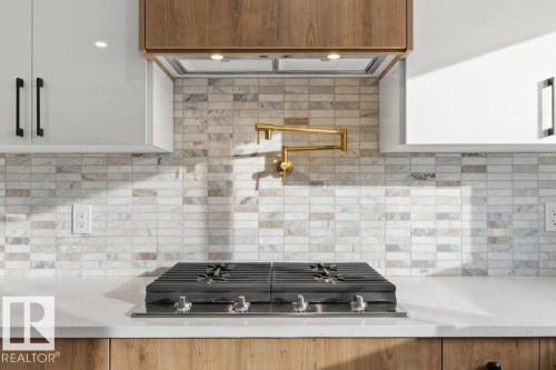 3043 142 Avenue, Edmonton, AB - Indoor Photo Showing Kitchen With Upgraded Kitchen