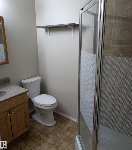 9734 152 Street, Edmonton, AB - Indoor Photo Showing Bathroom