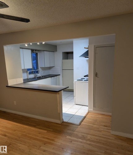 9734 152 Street, Edmonton, AB - Indoor