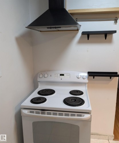 9734 152 Street, Edmonton, AB - Indoor Photo Showing Kitchen