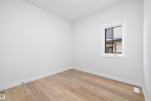 Empty room featuring baseboards and wood finished floors - 38 Cannes Cove, St. Albert, AB - Indoor Photo Showing Other Room