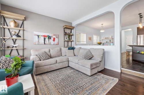 7020 22 Avenue Sw, Edmonton, AB - Indoor Photo Showing Living Room