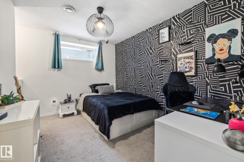 7020 22 Avenue Sw, Edmonton, AB - Indoor Photo Showing Bedroom
