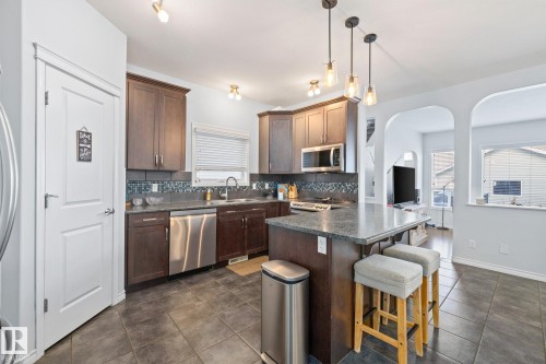 7020 22 Avenue Sw, Edmonton, AB - Indoor Photo Showing Kitchen