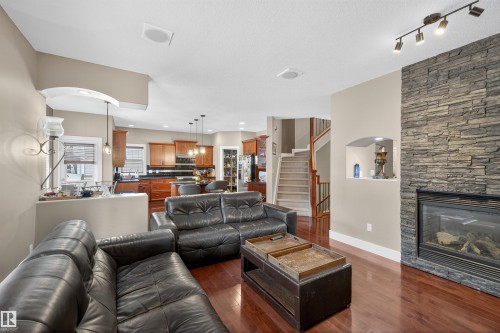 520 Stewart Crescent, Edmonton, AB - Indoor Photo Showing Living Room With Fireplace
