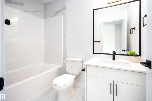 Full bath featuring vanity and shower / tub combination - 64 18120 28 Avenue Sw, Edmonton, AB - Indoor Photo Showing Bathroom