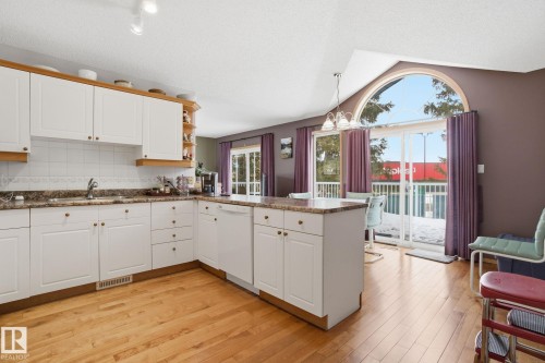 8 9731 174 Street, Edmonton, AB - Indoor Photo Showing Kitchen