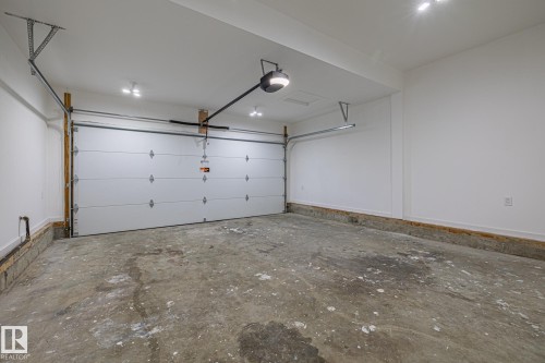69 Hamilton Crescent, St. Albert, AB - Indoor Photo Showing Garage