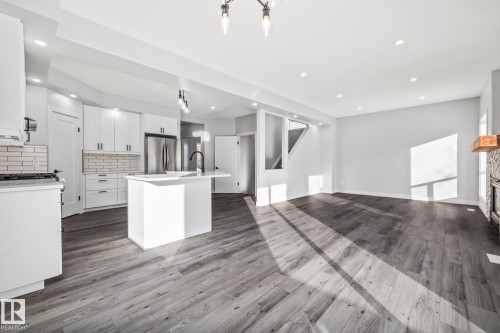 69 Hamilton Crescent, St. Albert, AB - Indoor Photo Showing Kitchen With Upgraded Kitchen