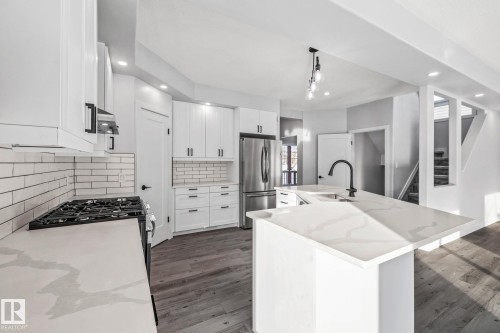 69 Hamilton Crescent, St. Albert, AB - Indoor Photo Showing Kitchen With Upgraded Kitchen