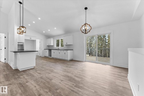 311 55504 Rr 13, Rural Lac Ste. Anne County, AB - Indoor Photo Showing Kitchen