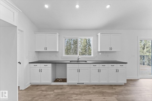 311 55504 Rr 13, Rural Lac Ste. Anne County, AB - Indoor Photo Showing Kitchen