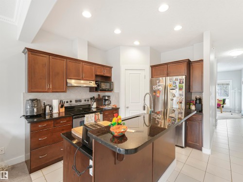 10941/10943 76 Avenue, Edmonton, AB - Indoor Photo Showing Kitchen