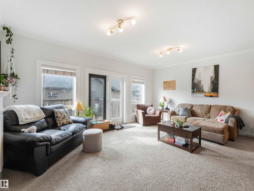 10941 76 Avenue, Edmonton, AB - Indoor Photo Showing Living Room