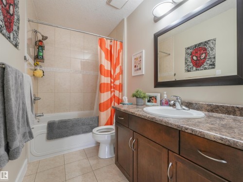 10941 76 Avenue, Edmonton, AB - Indoor Photo Showing Bathroom
