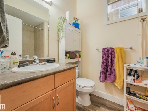 10943 76 Avenue, Edmonton, AB - Indoor Photo Showing Bathroom