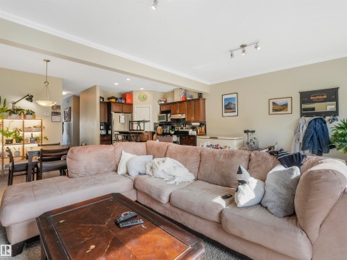 10943 76 Avenue, Edmonton, AB - Indoor Photo Showing Living Room