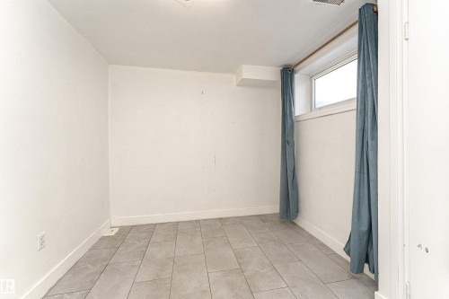 Spare room featuring baseboards - 2349 Millbourne Road W, Edmonton, AB - Indoor Photo Showing Other Room