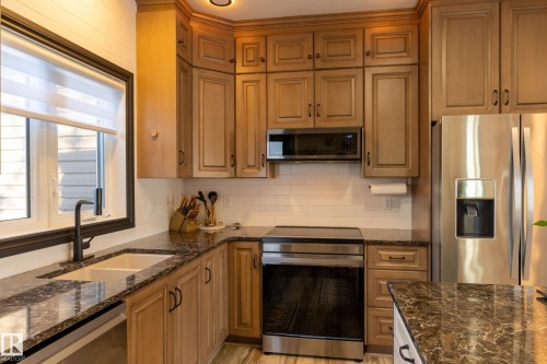 1509 14 Avenue, Cold Lake, AB - Indoor Photo Showing Kitchen With Double Sink With Upgraded Kitchen