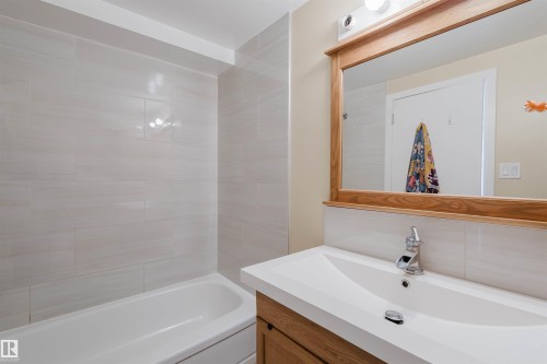 307 11415 41 Avenue, Edmonton, AB - Indoor Photo Showing Bathroom