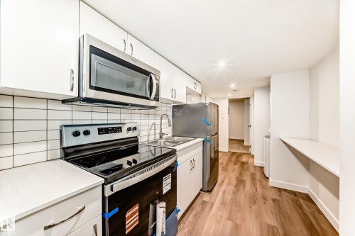 4615 177Ave, Edmonton, AB - Indoor Photo Showing Kitchen