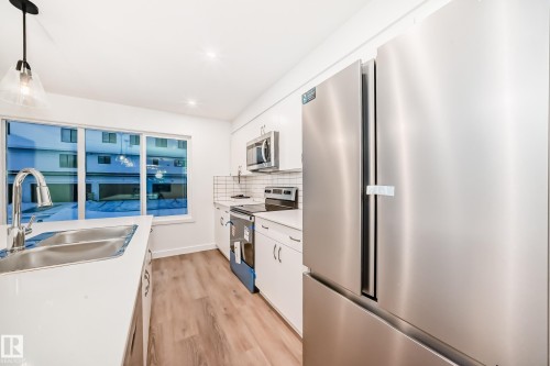 4615 177Ave, Edmonton, AB - Indoor Photo Showing Kitchen With Double Sink With Upgraded Kitchen