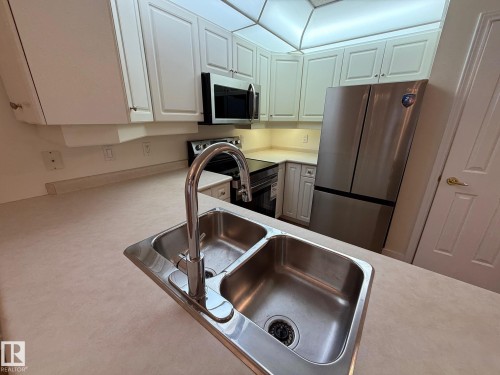 422 6703 172 Street, Edmonton, AB - Indoor Photo Showing Kitchen With Double Sink