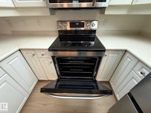 422 6703 172 Street, Edmonton, AB - Indoor Photo Showing Kitchen