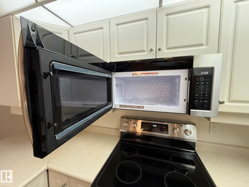 422 6703 172 Street, Edmonton, AB - Indoor Photo Showing Kitchen