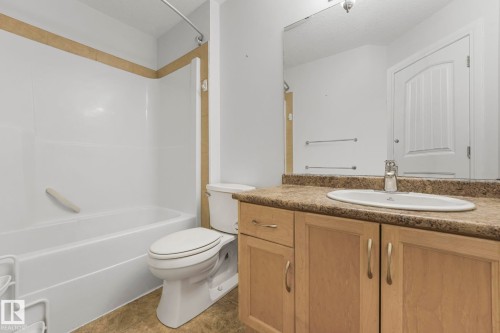 2 11813 43 Street, Edmonton, AB - Indoor Photo Showing Bathroom