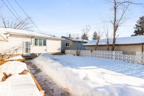 View of snowy yard - 7324 77 Street, Edmonton, AB - Outdoor
