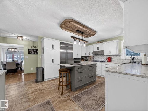 230 51350 Rge Rd 224, Rural Strathcona County, AB - Indoor Photo Showing Kitchen With Upgraded Kitchen