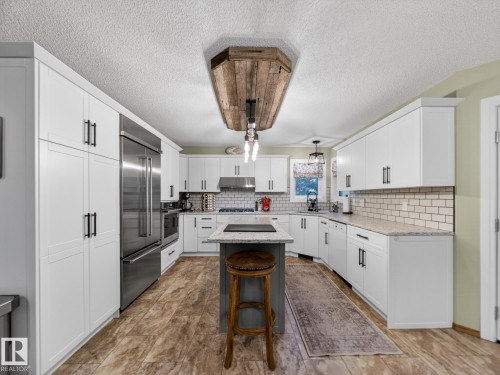230 51350 Rge Rd 224, Rural Strathcona County, AB - Indoor Photo Showing Kitchen