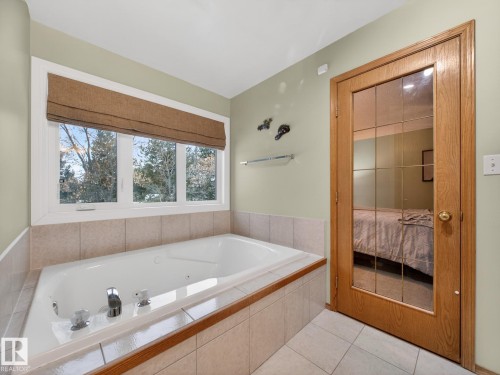 230 51350 Rge Rd 224, Rural Strathcona County, AB - Indoor Photo Showing Bathroom