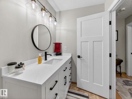 230 51350 Rge Rd 224, Rural Strathcona County, AB - Indoor Photo Showing Bathroom