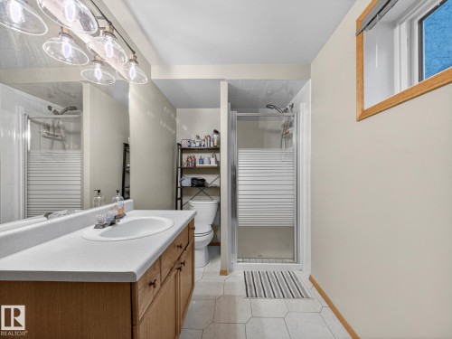 230 51350 Rge Rd 224, Rural Strathcona County, AB - Indoor Photo Showing Bathroom