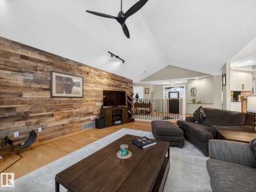 230 51350 Rge Rd 224, Rural Strathcona County, AB - Indoor Photo Showing Living Room