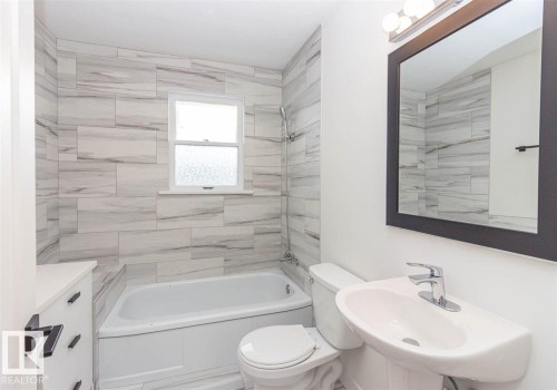 10536 76 Street, Edmonton, AB - Indoor Photo Showing Bathroom