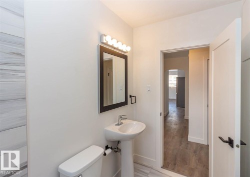 10536 76 Street, Edmonton, AB - Indoor Photo Showing Bathroom
