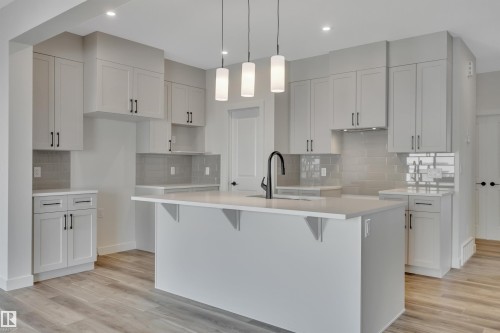 22518 87A Avenue, Edmonton, AB - Indoor Photo Showing Kitchen With Upgraded Kitchen