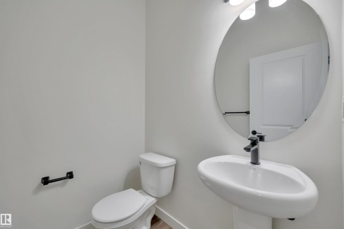22518 87A Avenue, Edmonton, AB - Indoor Photo Showing Bathroom