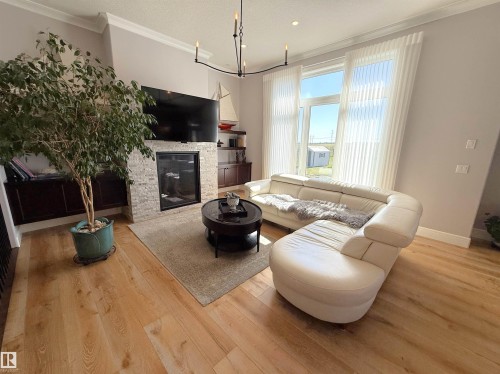 52025 Rge Road 272, Rural Parkland County, AB - Indoor Photo Showing Living Room