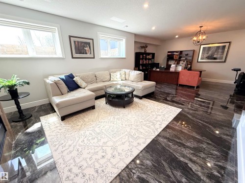 52025 Rge Road 272, Rural Parkland County, AB - Indoor Photo Showing Living Room