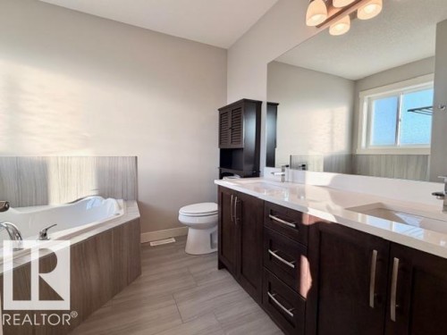 5025 53 Avenue, Calmar, AB - Indoor Photo Showing Bathroom