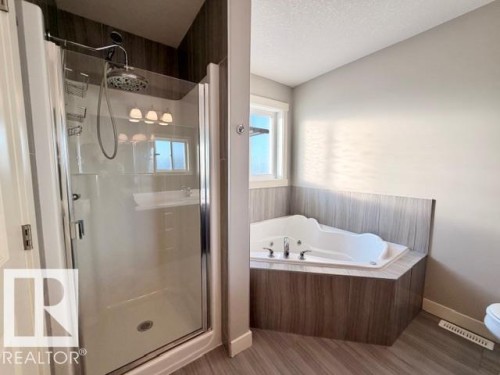 5025 53 Avenue, Calmar, AB - Indoor Photo Showing Bathroom