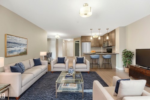 314 2203 44 Avenue, Edmonton, AB - Indoor Photo Showing Living Room