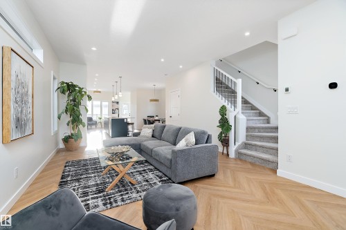 7509 Rowland Road, Edmonton, AB - Indoor Photo Showing Living Room