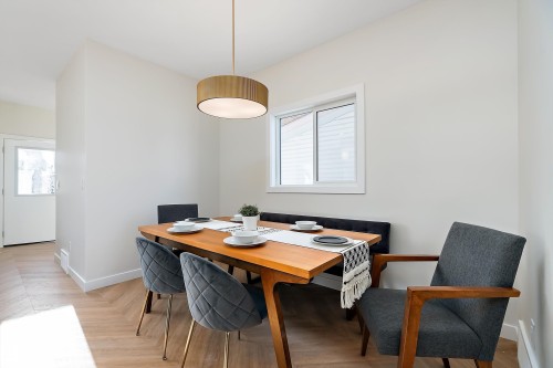 7509 Rowland Road, Edmonton, AB - Indoor Photo Showing Dining Room